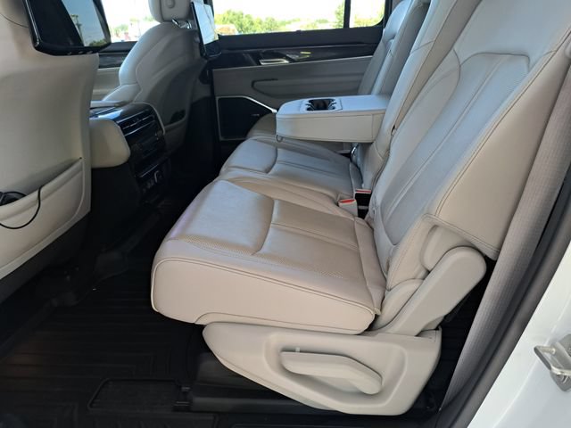 Used 2024 Jeep Wagoneer 4WD w/ Premium Group I image 22