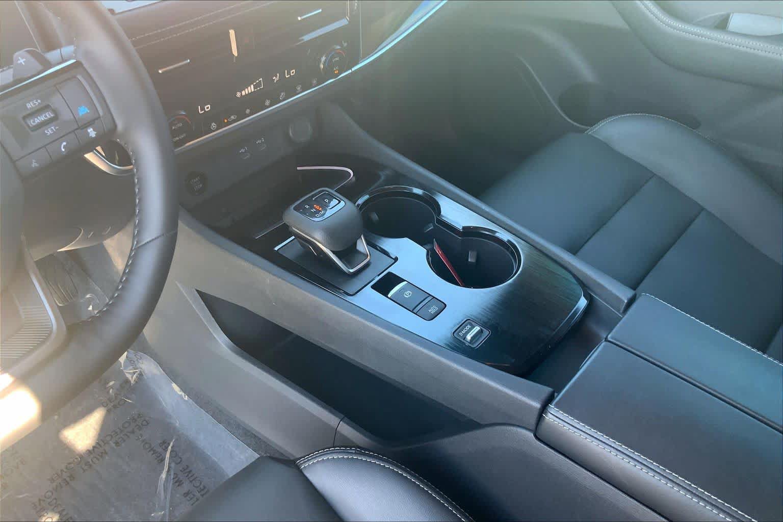 Used 2025 Nissan Rogue SL FWD image 17