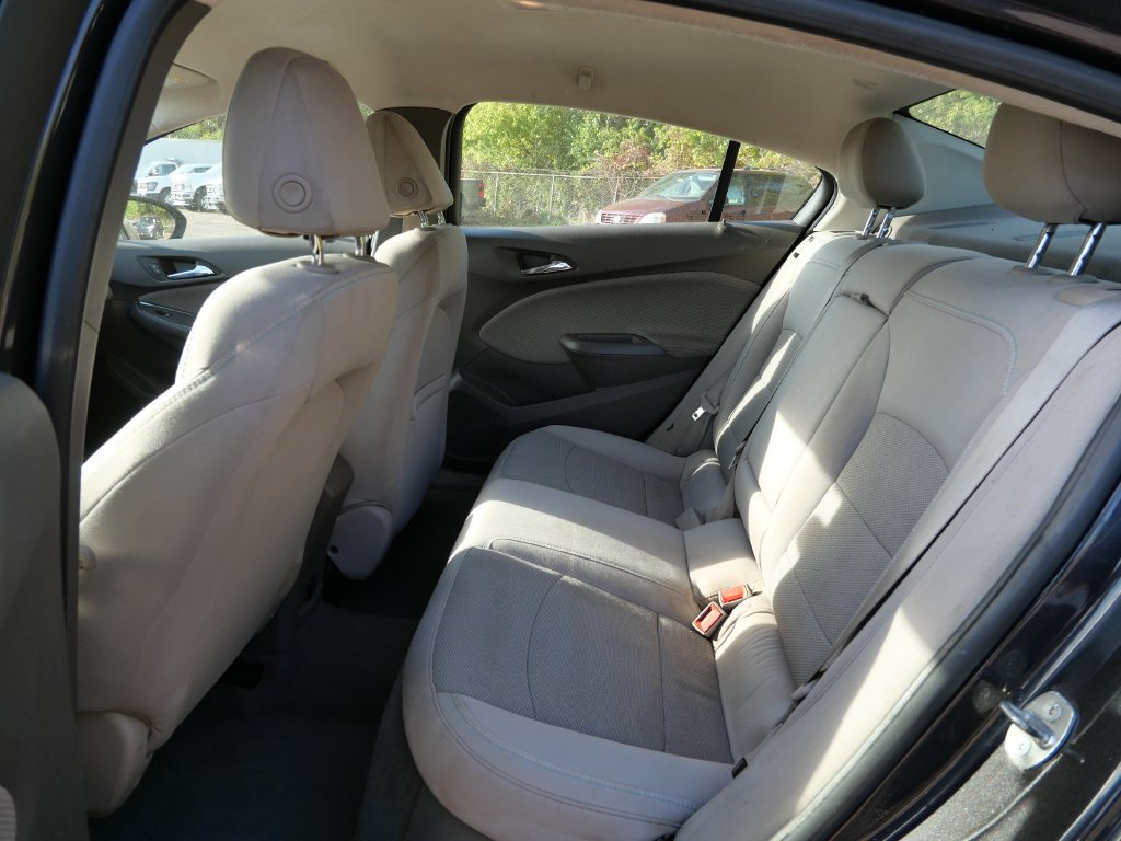 Used 2017 Chevrolet Cruze LT w/ Convenience Package FWD image 20