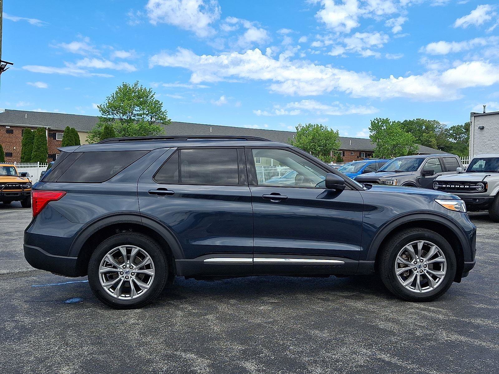 Certified 2023 Ford Explorer XLT w/ Equipment Group 202A AWD/4WD image 7