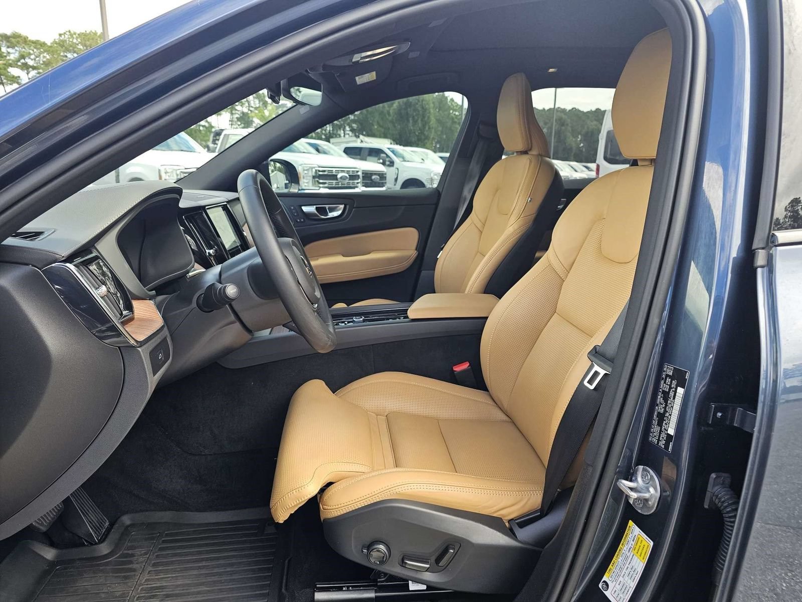 Used 2024 Volvo XC60 B5 Ultimate AWD/4WD image 22