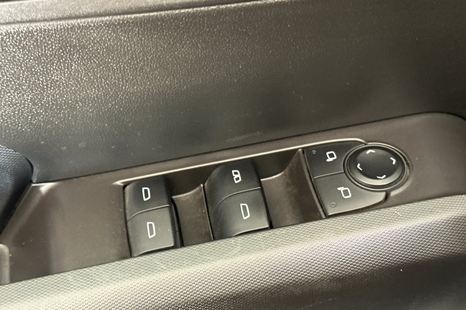 Used 2024 Chevrolet Colorado Trail Boss w/ Advanced Trailering Package AWD/4WD image 11