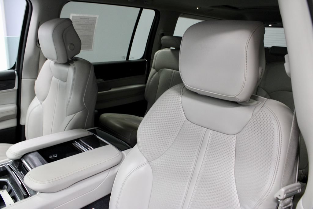 Used 2024 Jeep Wagoneer 4WD w/ Premium Group I image 28