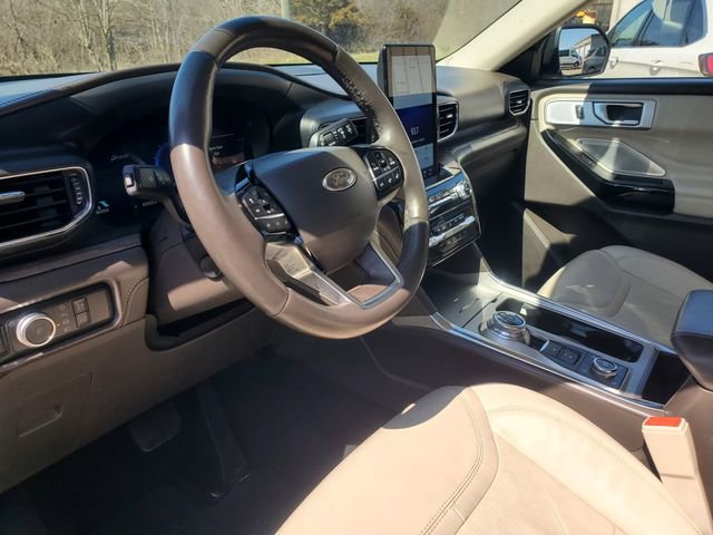 Certified 2022 Ford Explorer Platinum w/ Equipment Group 601A AWD/4WD image 11