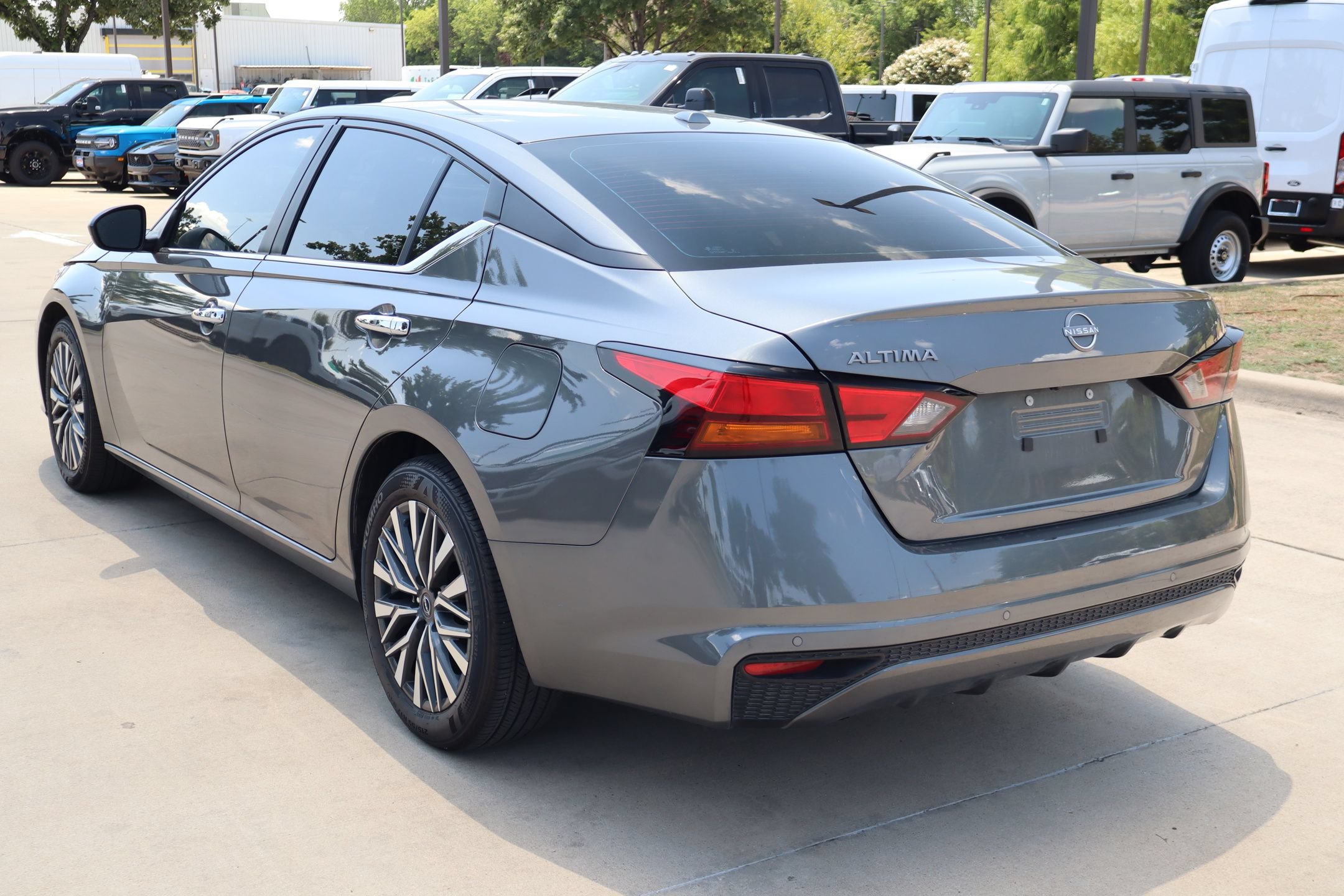 Used 2025 Nissan Altima 2.5 SV FWD image 6