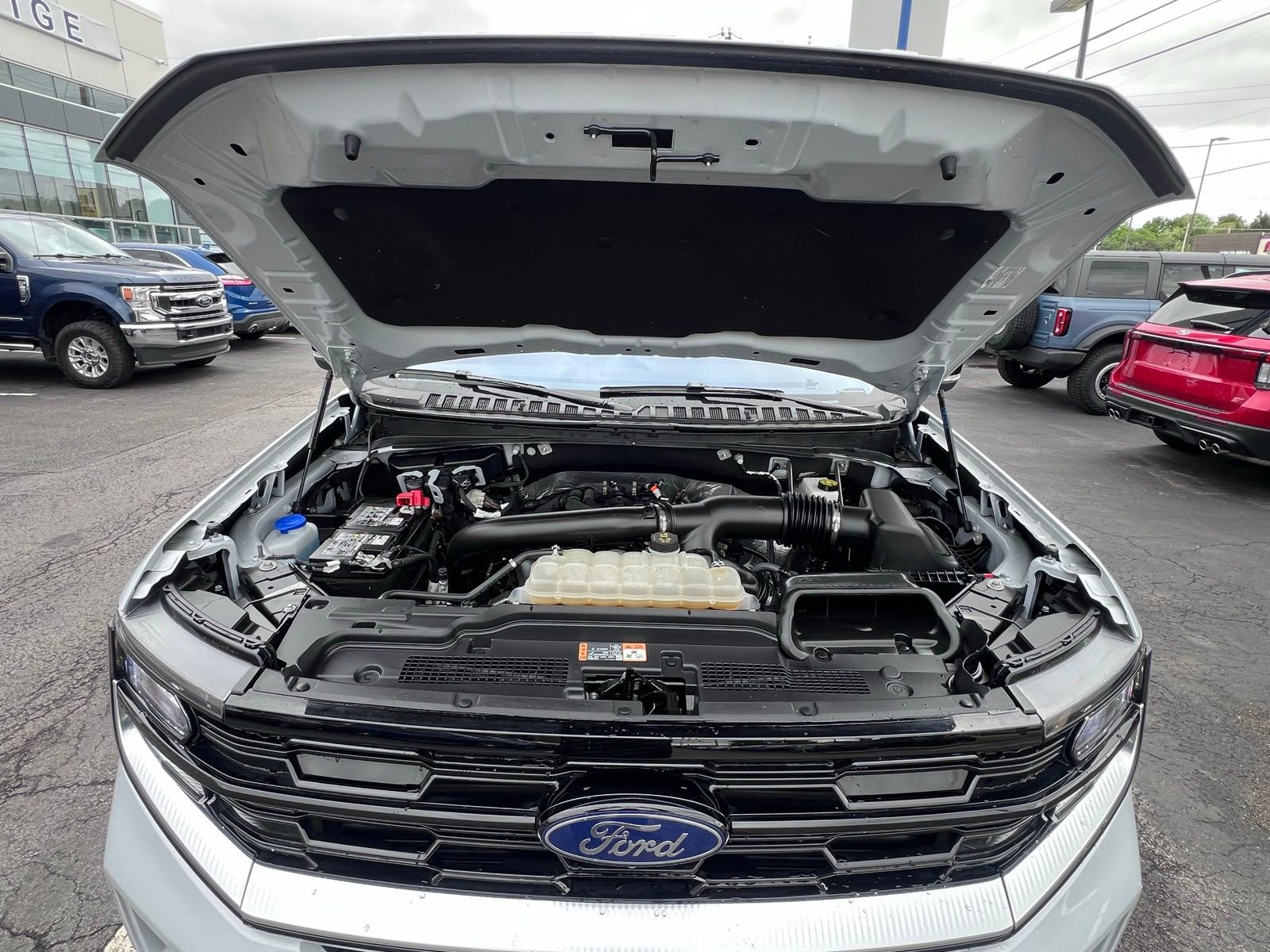 Certified 2025 Ford Expedition Platinum AWD/4WD image 3