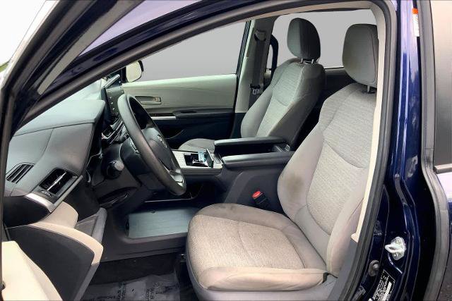 Used 2021 Toyota Sienna LE FWD image 9