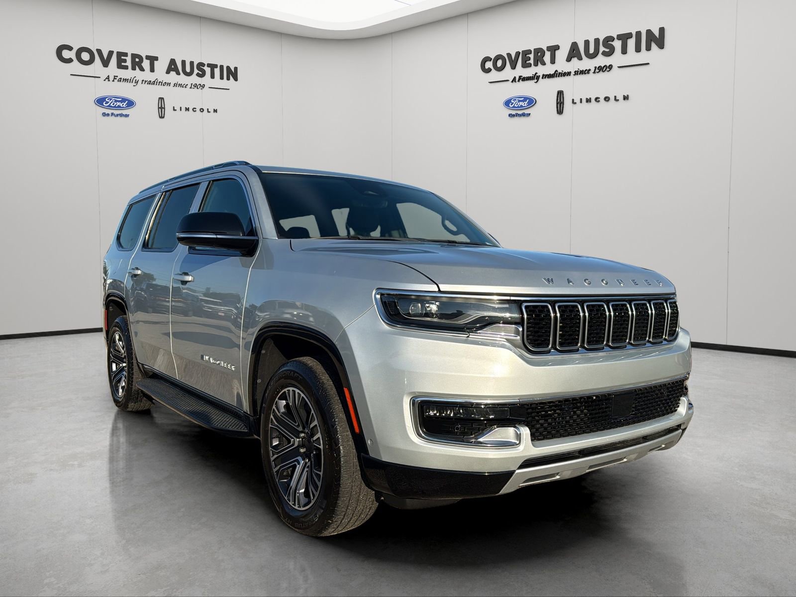 Used 2024 Jeep Wagoneer Series II w/ Flexible Seating Group RWD image 7