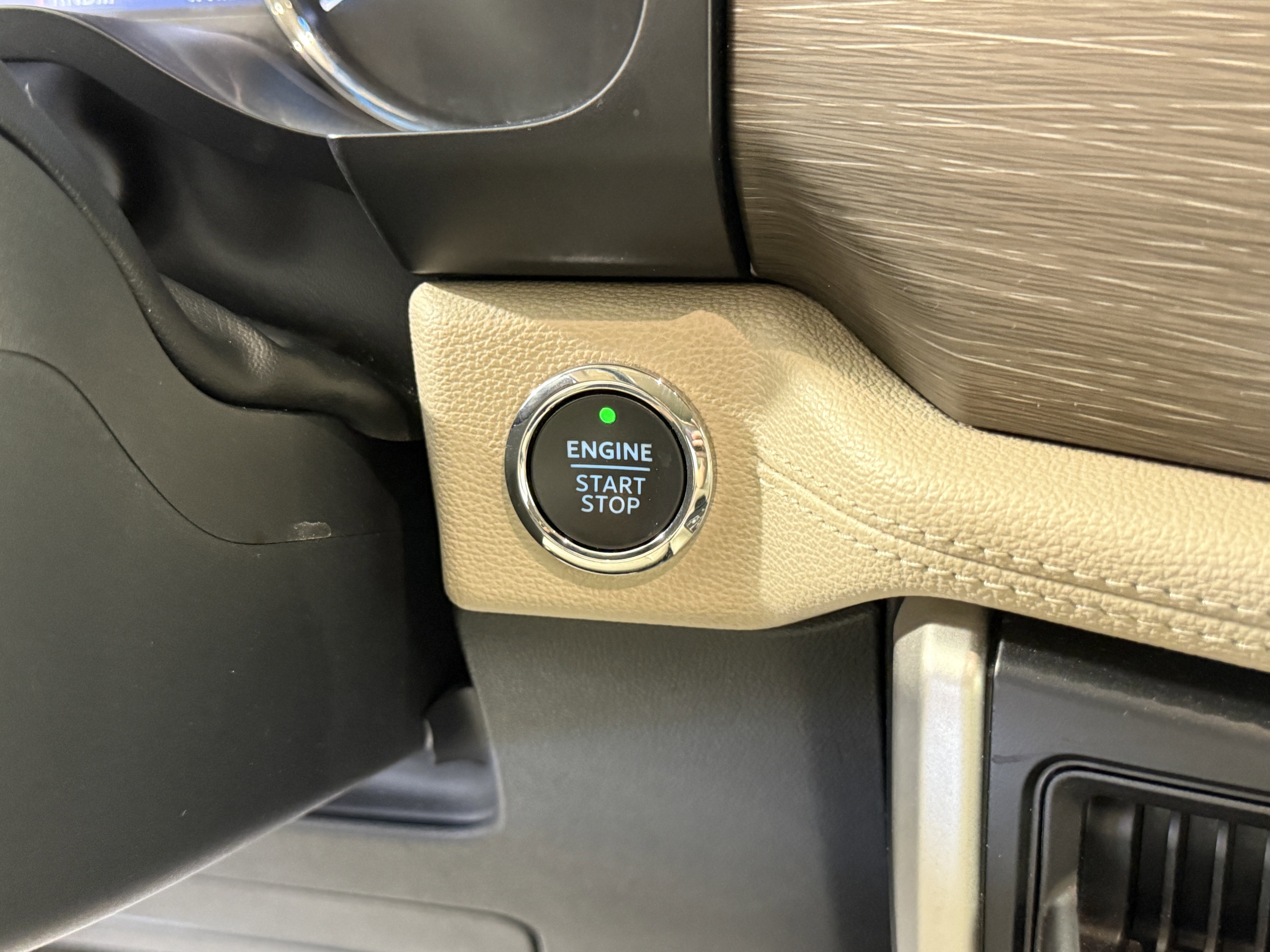 Certified 2024 Ford Expedition Limited image 30