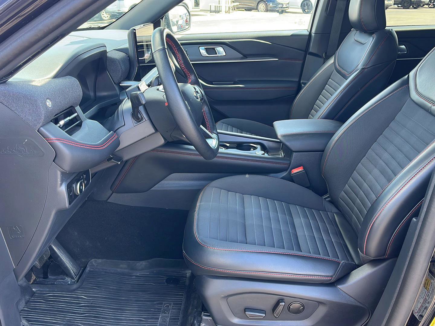 Certified 2025 Ford Explorer ST-Line w/ ST-Line Street Pack image 10