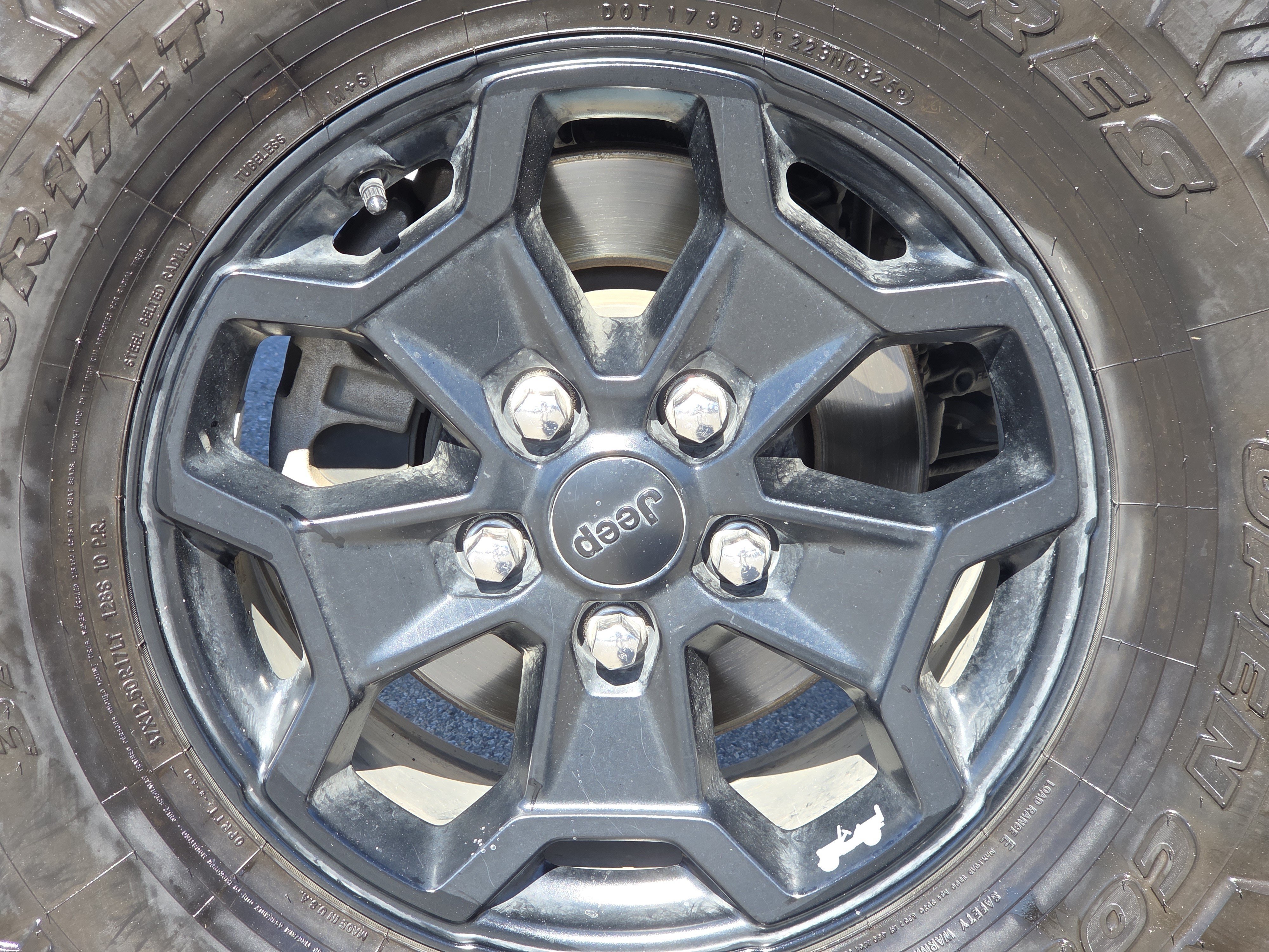 Used 2022 Jeep Gladiator Sport AWD/4WD image 13
