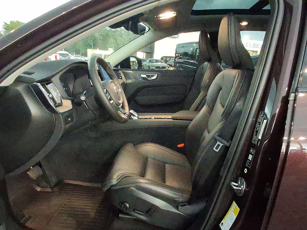 Used 2026 Volvo XC60 B5 Ultra w/ Climate Package AWD/4WD image 17
