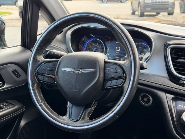 Used 2020 Chrysler Pacifica Limited w/ S Appearance Package FWD image 29