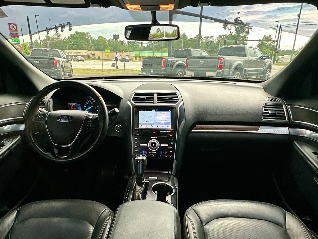 Certified 2019 Ford Explorer Limited w/ Class III Trailer Tow Package FWD image 3