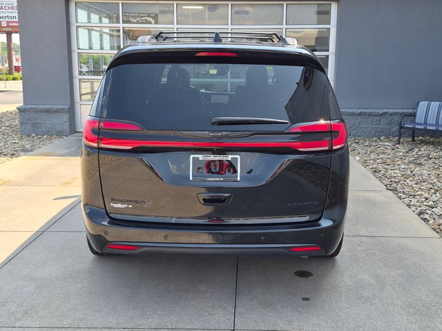 Used 2025 Chrysler Pacifica Limited FWD image 5