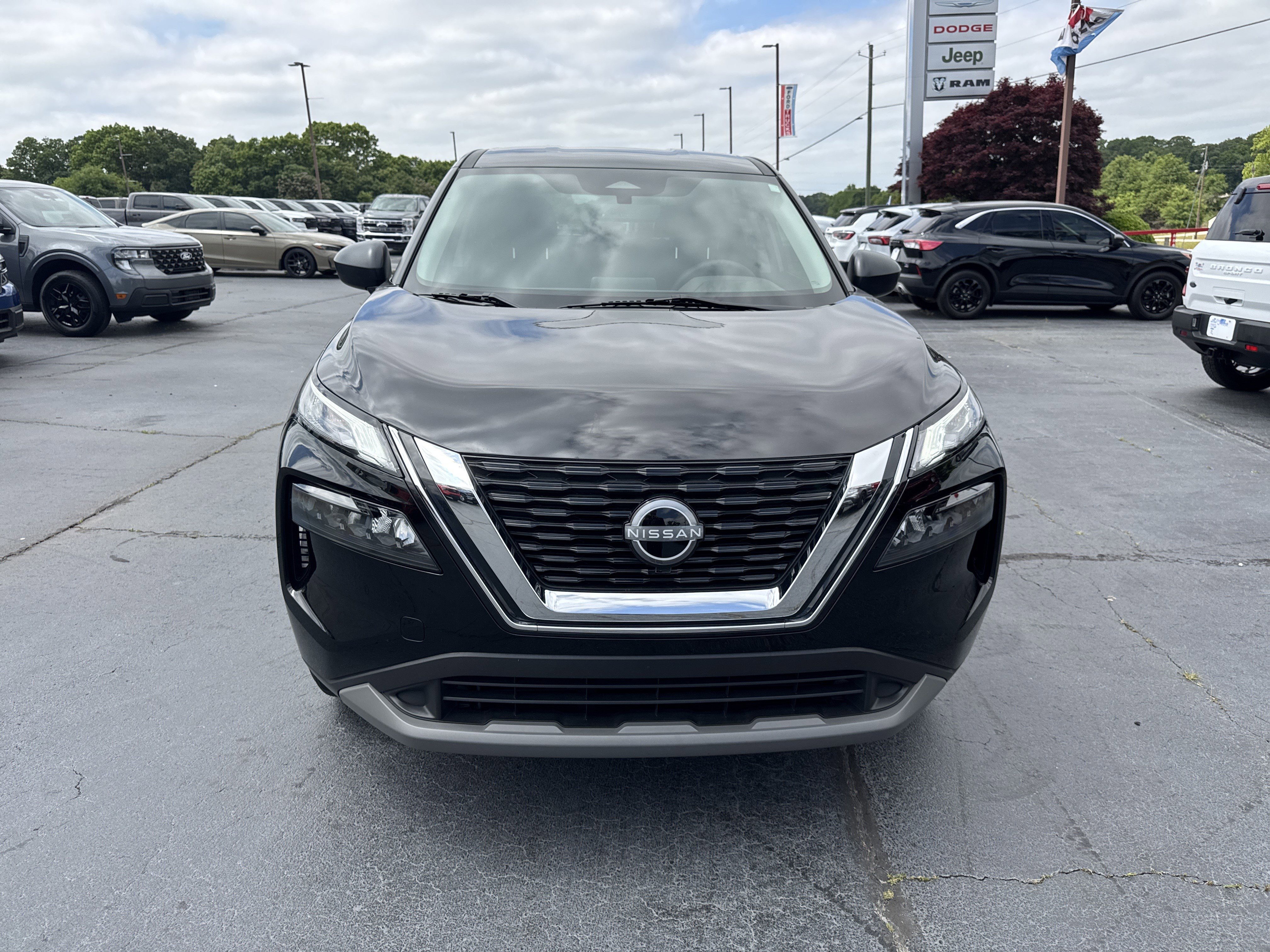 Used 2023 Nissan Rogue S FWD image 3