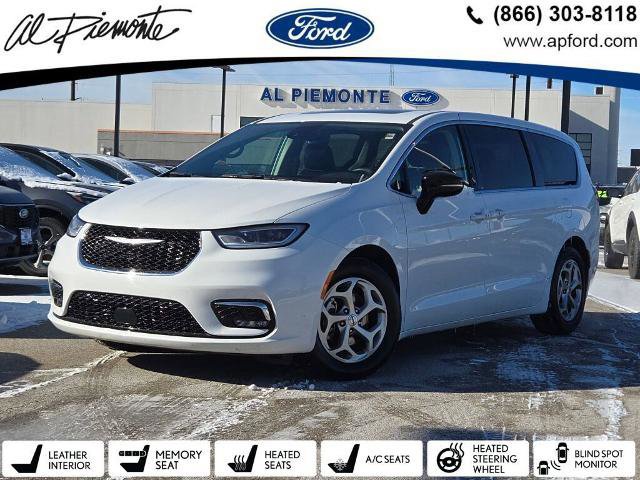Used 2024 Chrysler Pacifica Limited image 1