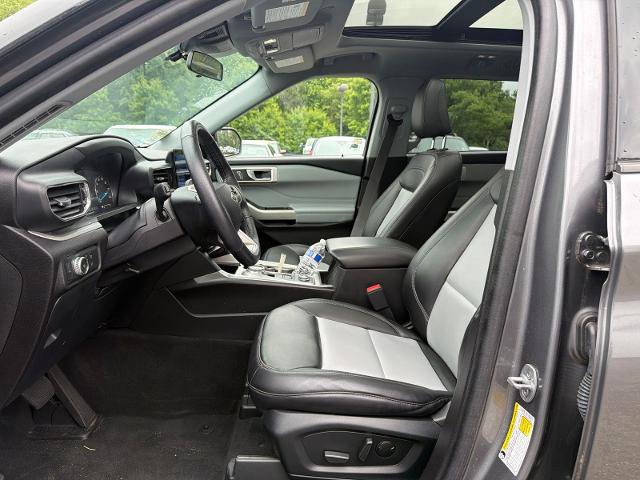 Certified 2022 Ford Explorer XLT w/ Equipment Group 202A AWD/4WD image 9
