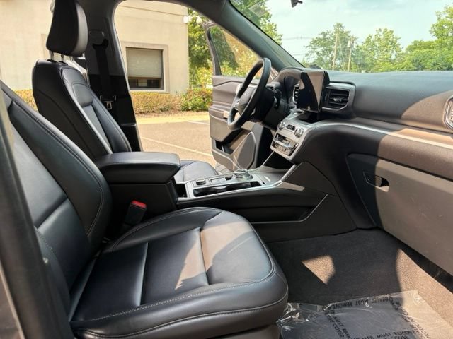 Certified 2022 Ford Explorer XLT w/ Equipment Group 202A AWD/4WD image 33
