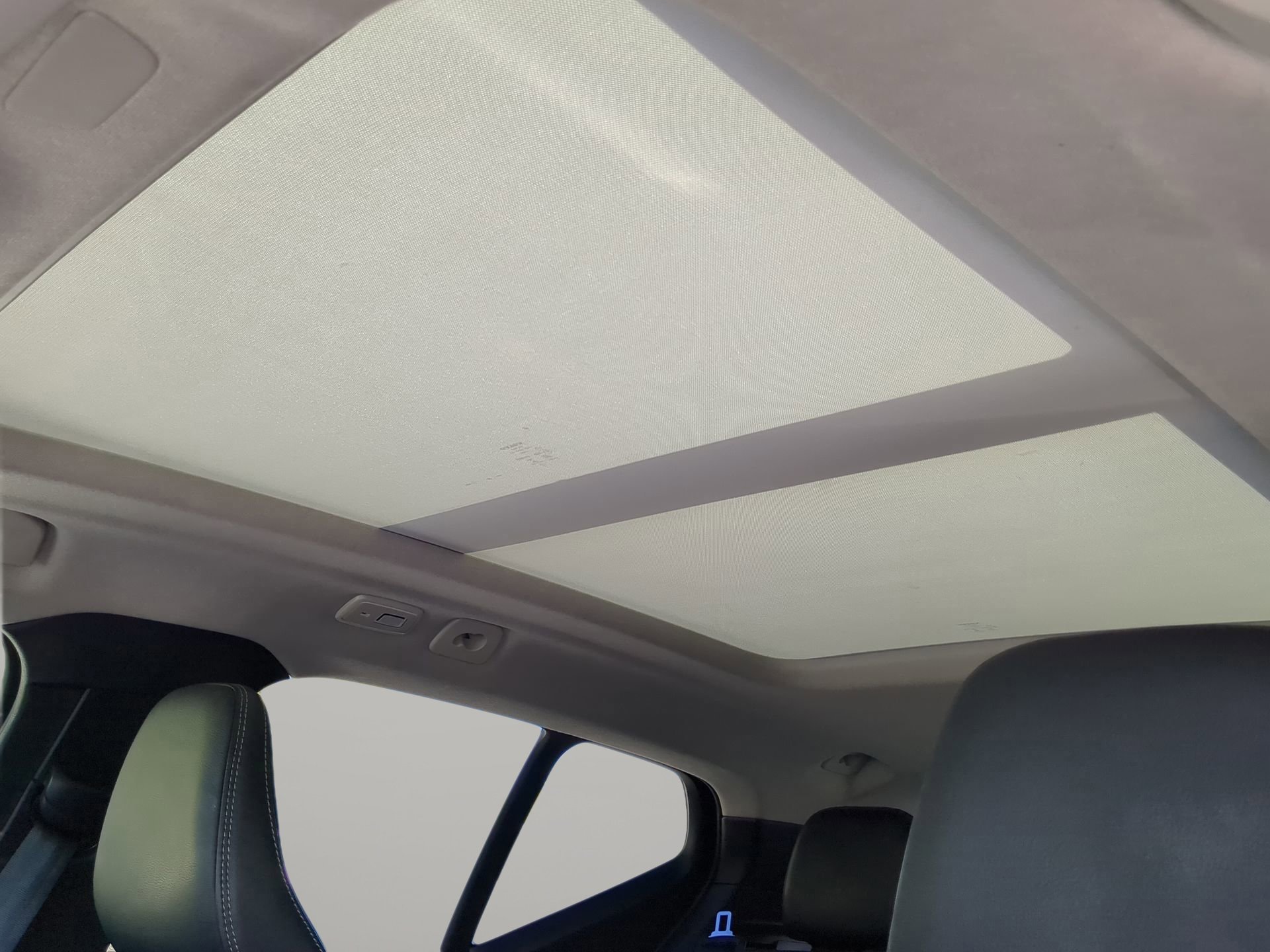 Used 2023 Volvo XC40 B5 Plus image 50