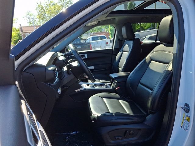 Certified 2022 Ford Explorer XLT w/ Equipment Group 202A AWD/4WD image 18