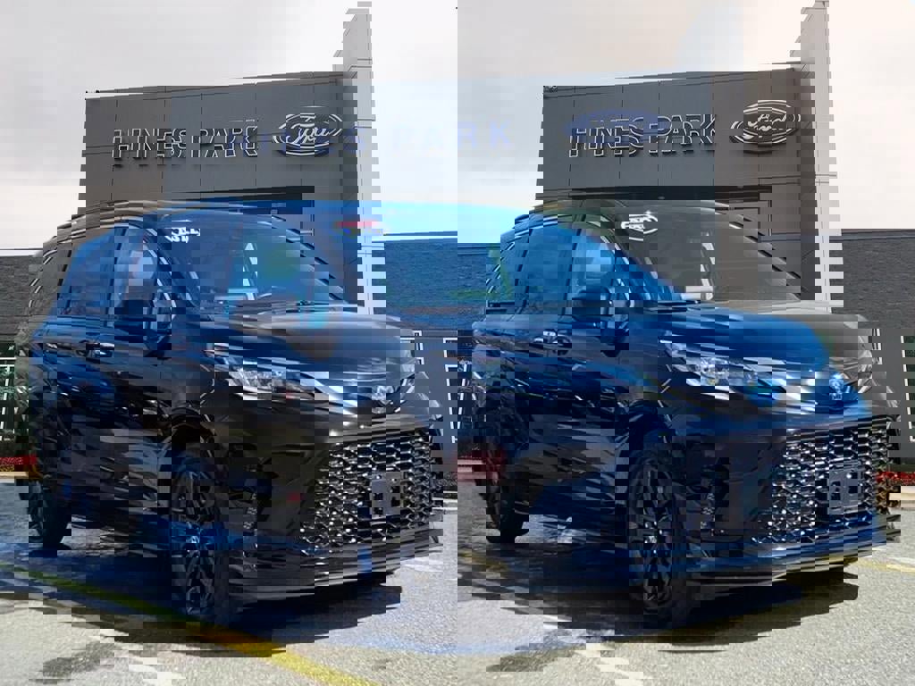 Used 2022 Toyota Sienna XSE image 7