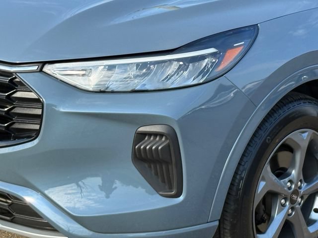 Certified 2023 Ford Escape ST-Line w/ Tech Pack #1 AWD/4WD image 16