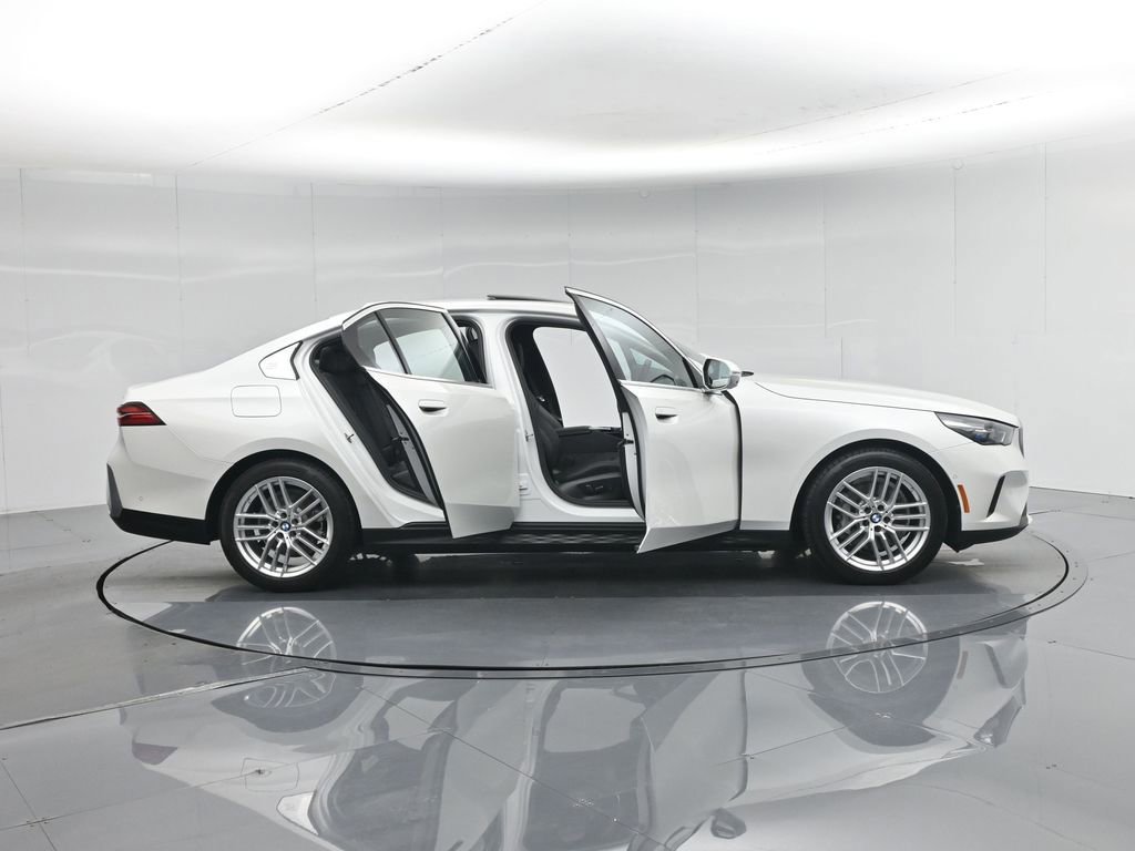 Used 2025 BMW 530i xDrive w/ Premium Package image 35