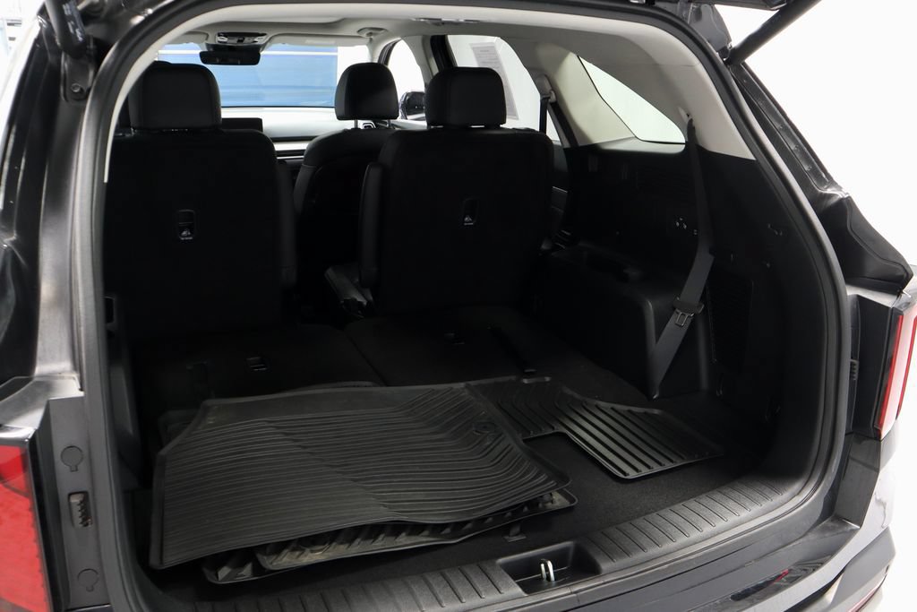 Used 2025 Kia Sorento SX FWD image 14