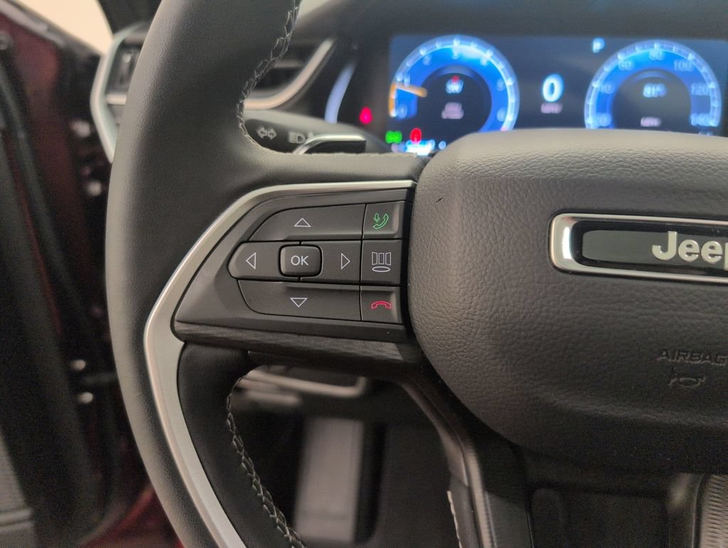 Used 2025 Jeep Grand Cherokee Laredo X RWD image 36