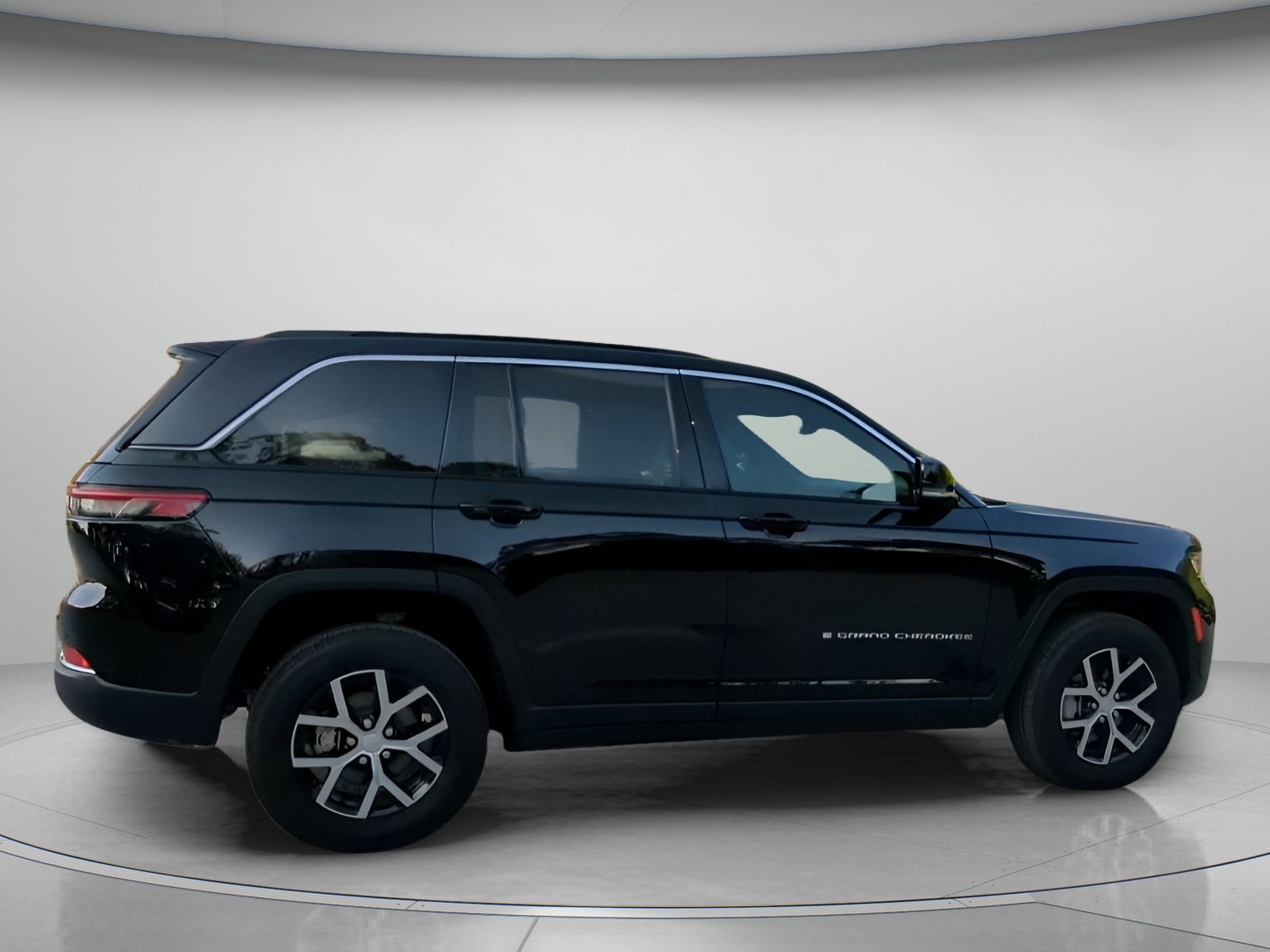 Used 2025 Jeep Grand Cherokee Limited AWD/4WD image 31