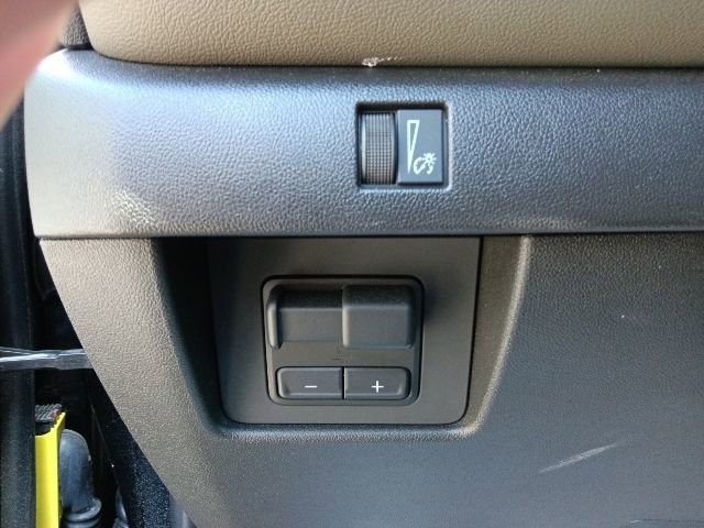 Used 2025 Chevrolet Colorado ZR2 w/ Technology Package AWD/4WD image 18