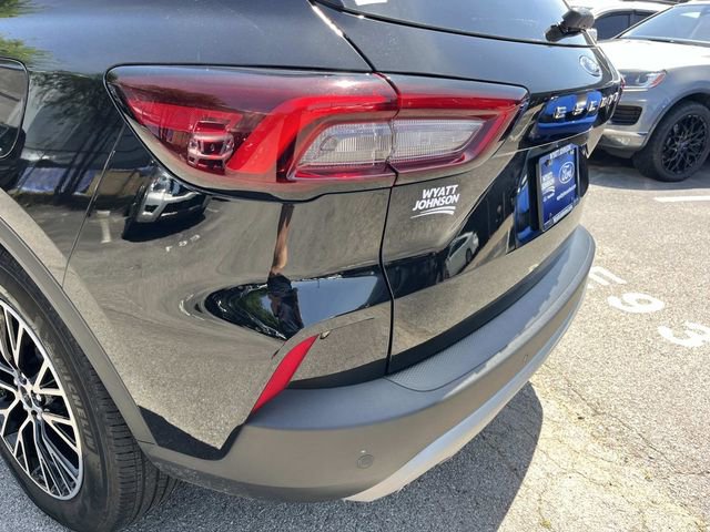 Certified 2025 Ford Escape SE FWD image 14
