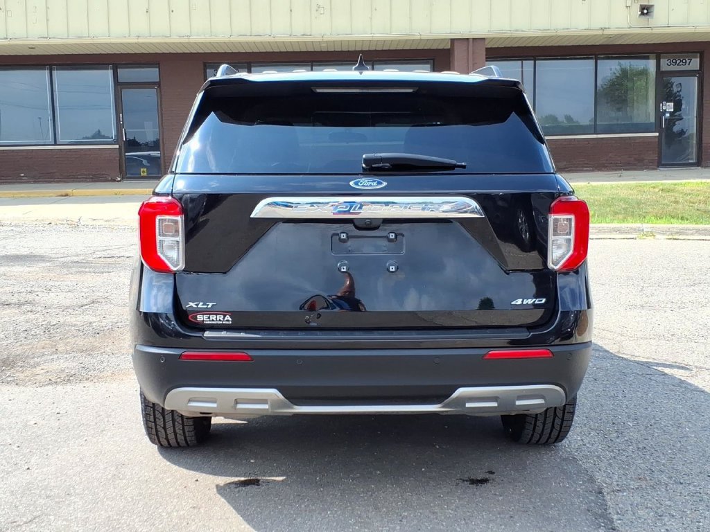 Certified 2023 Ford Explorer XLT w/ Equipment Group 202A AWD/4WD image 4