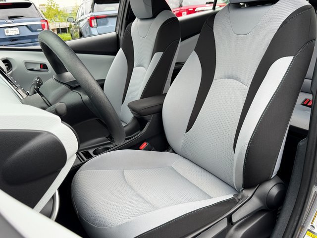 Used 2022 Toyota Prius LE FWD image 8