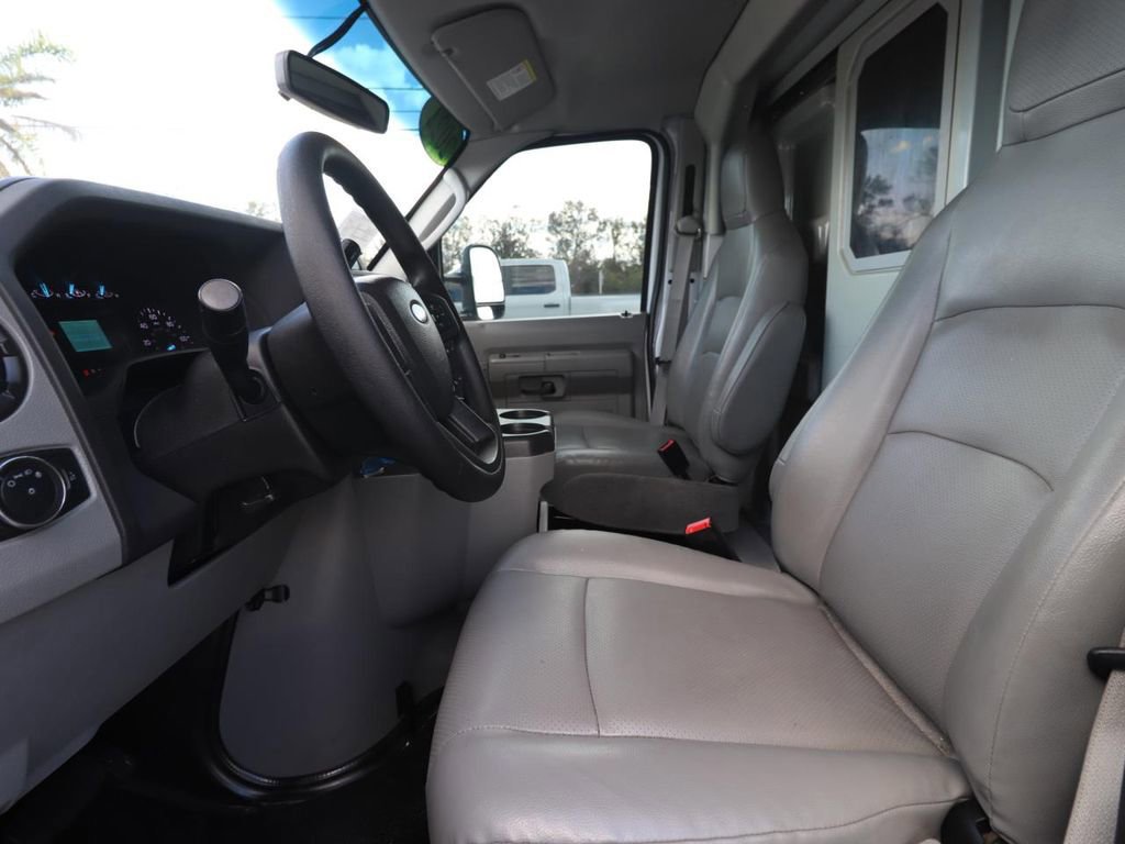 Certified 2022 Ford E-450 and Econoline 450 Super Duty w/ Power Windows & Locks Group image 10