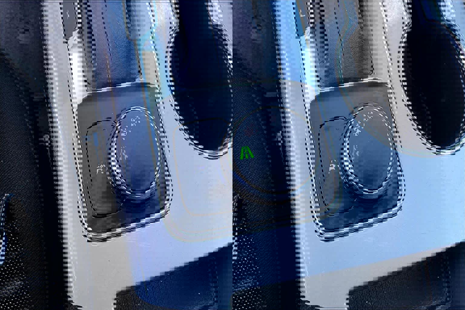 Used 2025 Chevrolet Blazer LT image 35