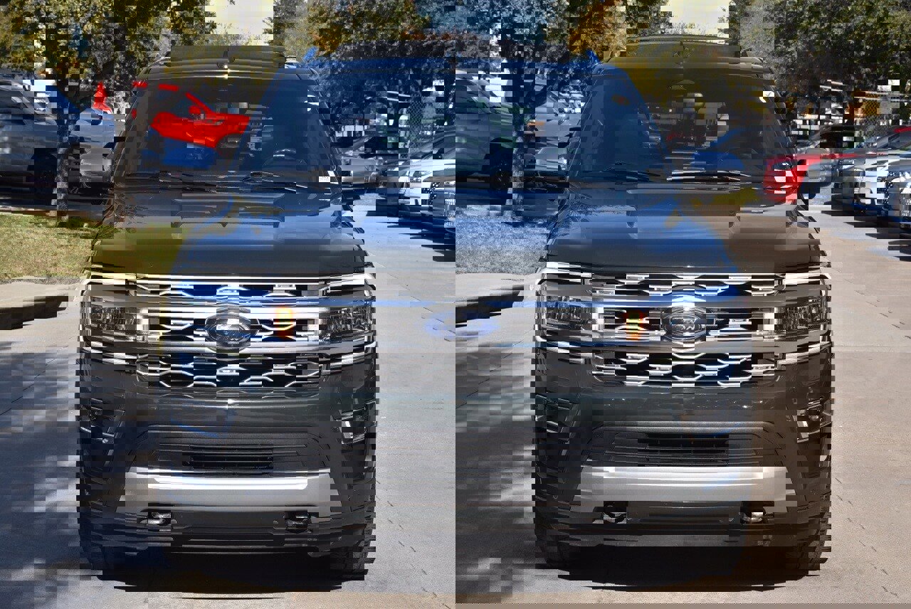 Certified 2022 Ford Expedition Platinum image 3