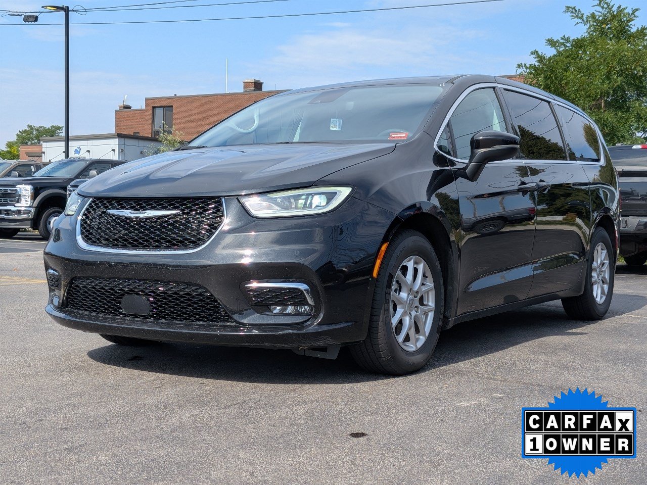 Used 2023 Chrysler Pacifica Touring-L FWD image 8