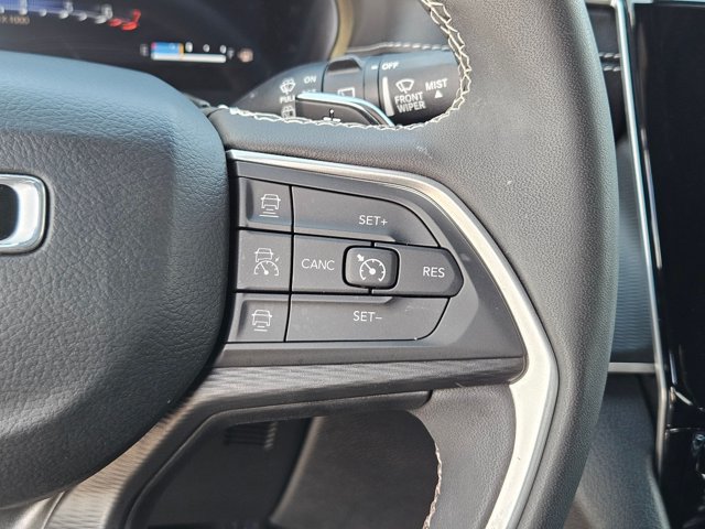 Used 2023 Jeep Grand Cherokee Altitude RWD image 16