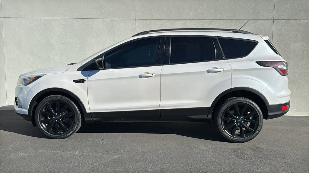 Certified 2017 Ford Escape SE w/ SE Sport Appearance Package image 5