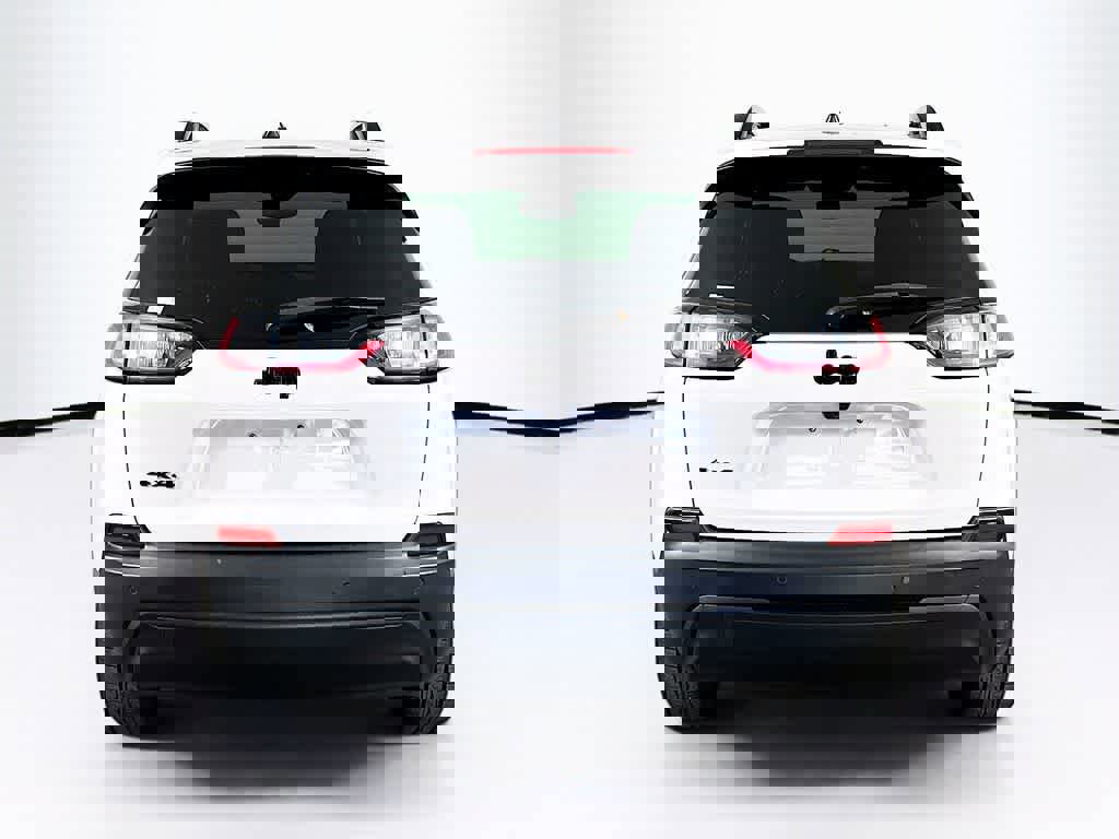 Used 2023 Jeep Cherokee Altitude Lux image 4