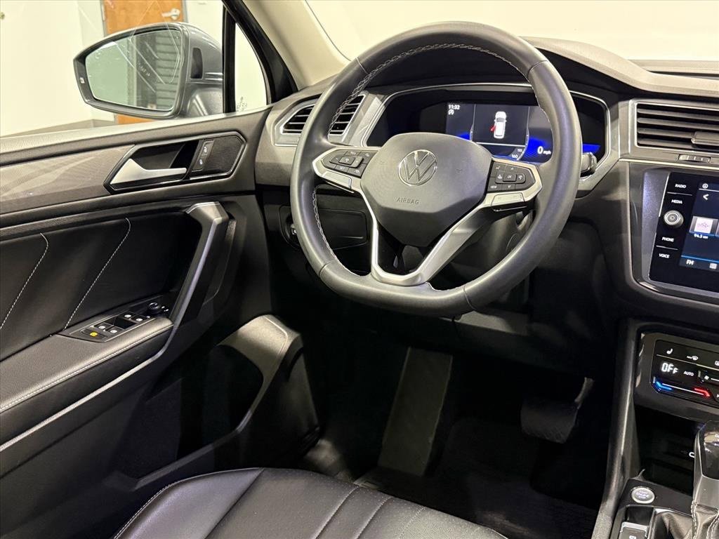 Used 2023 Volkswagen Tiguan SE w/ Panoramic Sunroof Package image 11