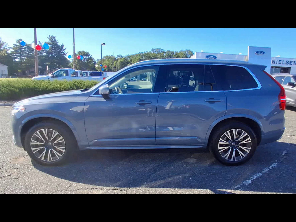 Used 2022 Volvo XC90 T6 Momentum w/ Climate Package AWD/4WD image 5