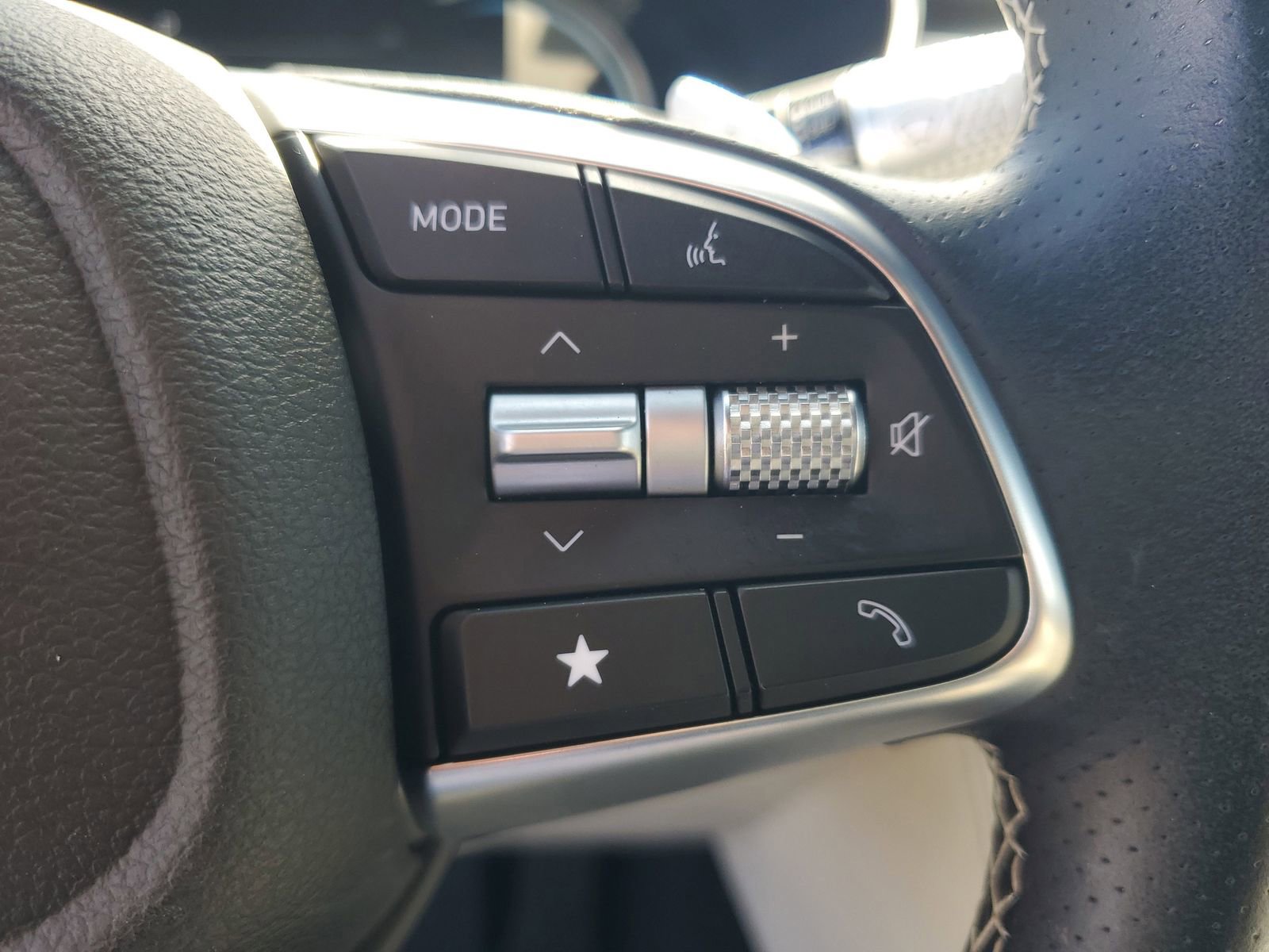 Used 2025 Genesis G70 2.5T RWD image 20