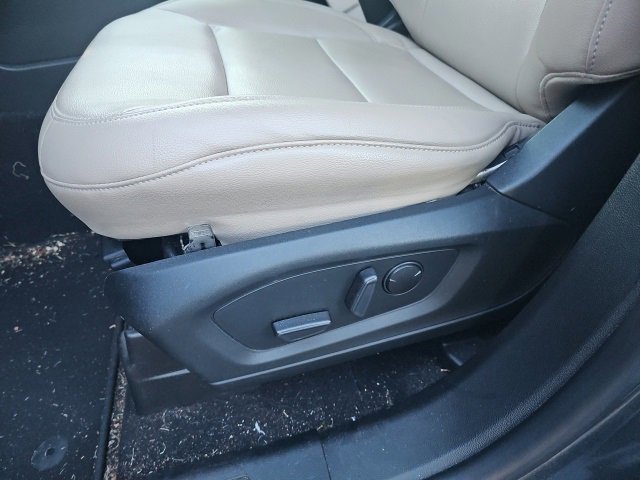 Certified 2020 Ford Explorer XLT w/ Equipment Group 202A image 17