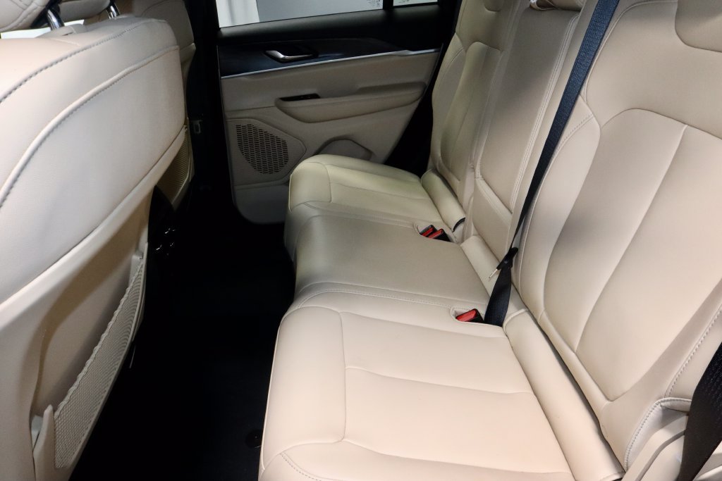 Used 2024 Jeep Grand Cherokee Limited AWD/4WD image 22