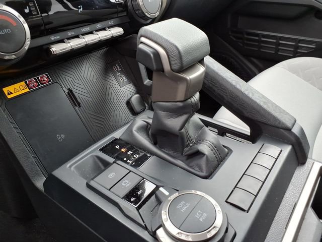 Used 2024 Toyota Tacoma SR5 AWD/4WD image 31