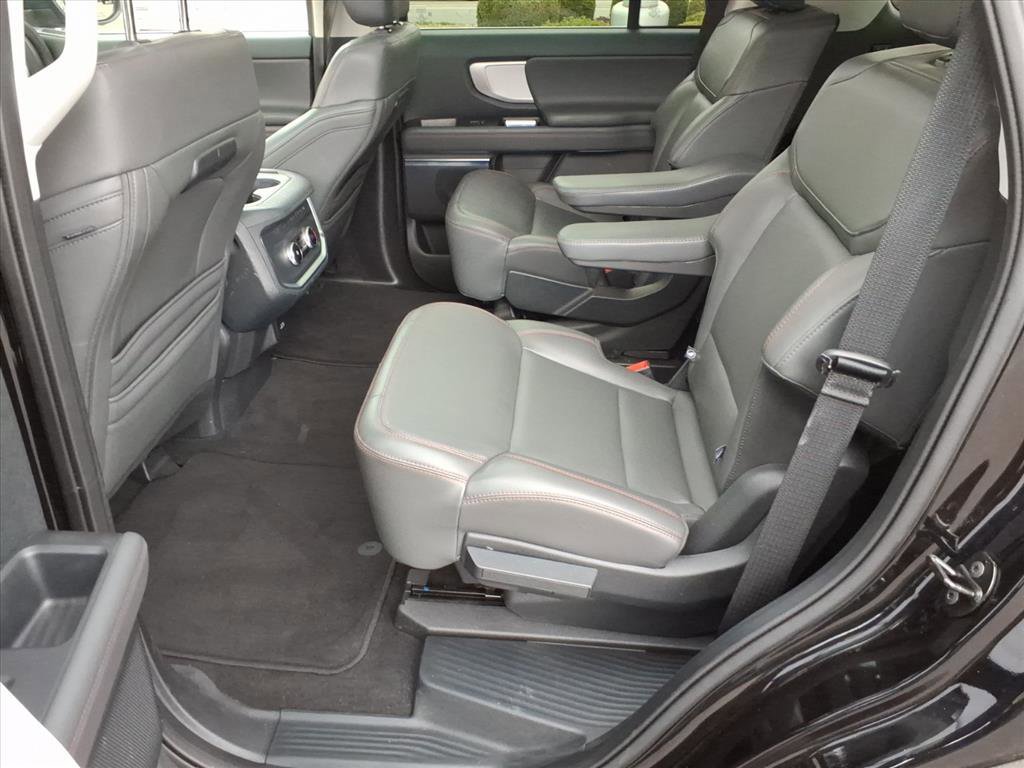 Certified 2025 Ford Expedition Active AWD/4WD image 6