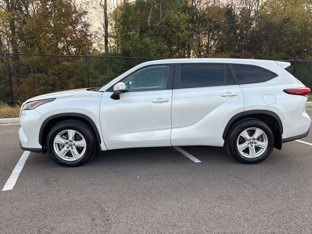 Used 2023 Toyota Highlander L image 2
